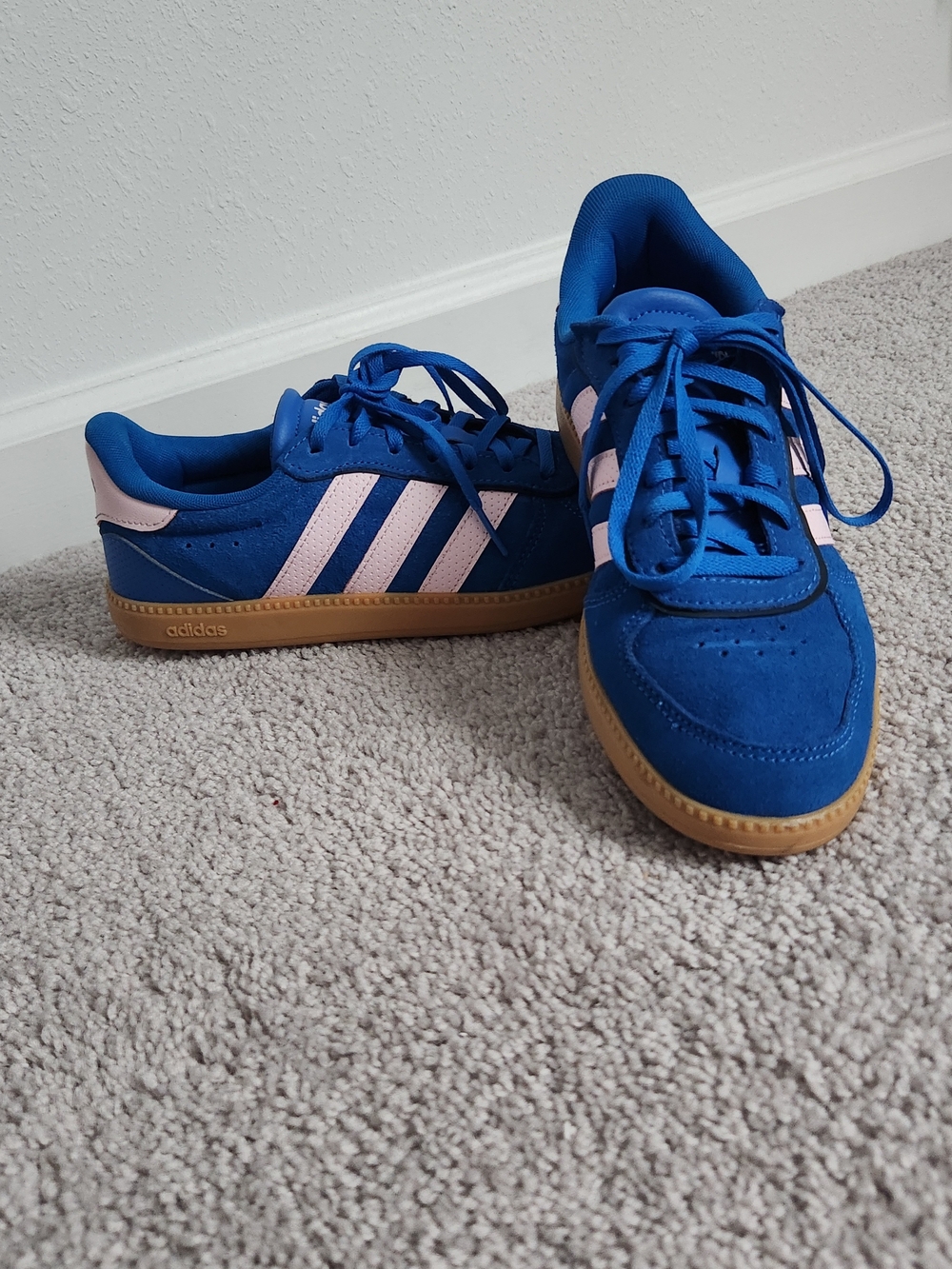 💙🩷 Adidas Women's Royal Blue with Light Pink Stripe Sneakers